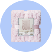 Room > Blankets & Pillows